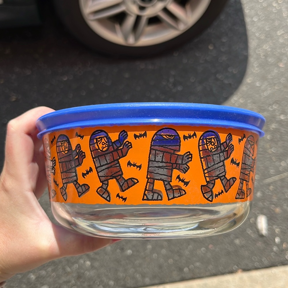 Pyrex mummy Halloween bowl brand new